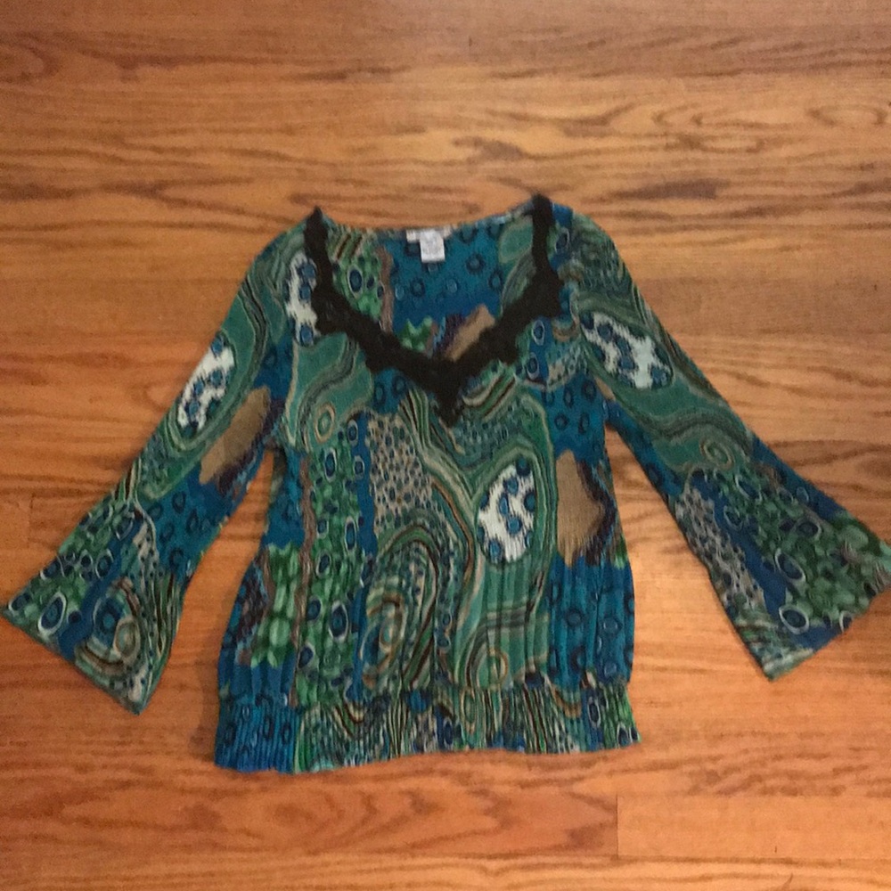 Flowy top. Like new.